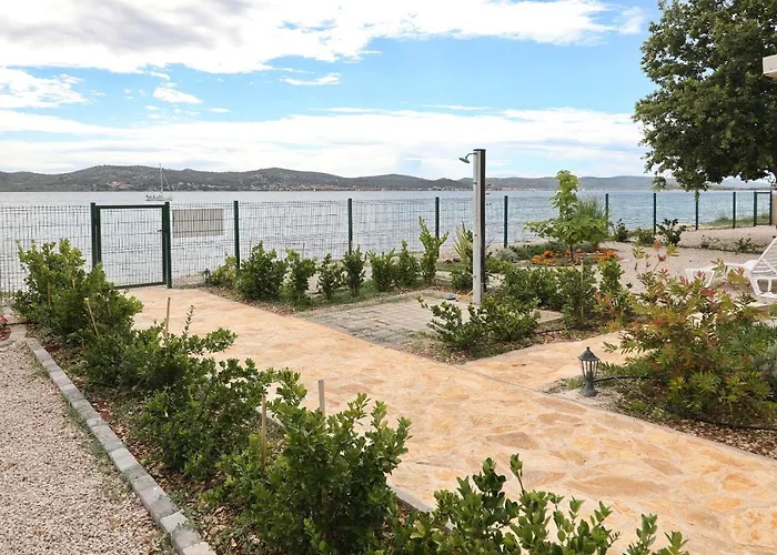 Mobile Frangipani 4 ביוגראד נה מורו